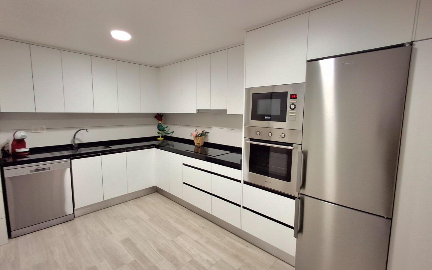 Apartment Of 123 M² With Features In Torrevieja, Spain