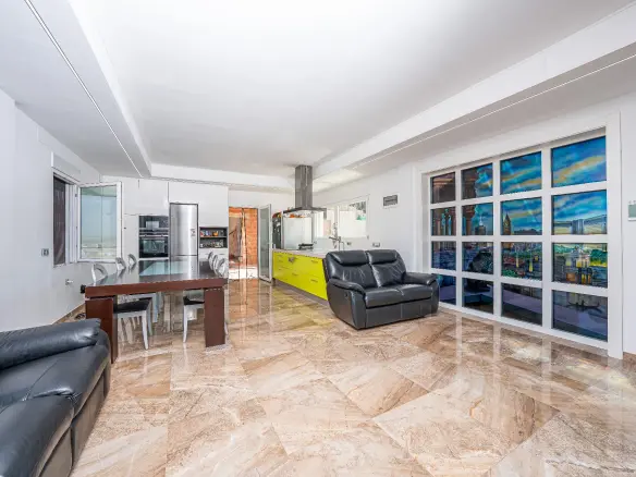 5-bedroom House In Petrer, Spain (516 M²)