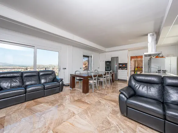 5-bedroom House In Petrer, Spain (516 M²)