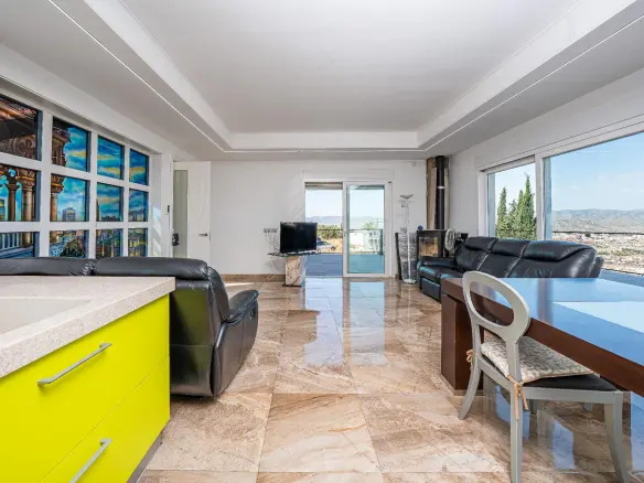 5-bedroom House In Petrer, Spain (516 M²)