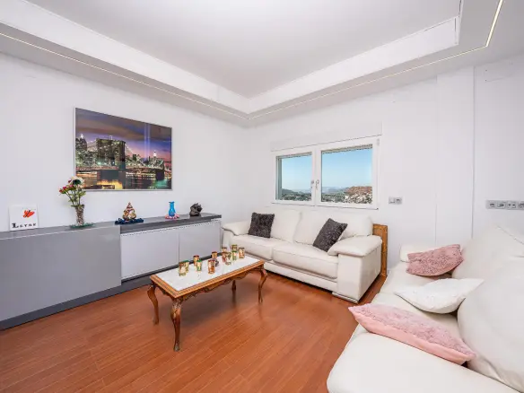5-bedroom House In Petrer, Spain (516 M²)