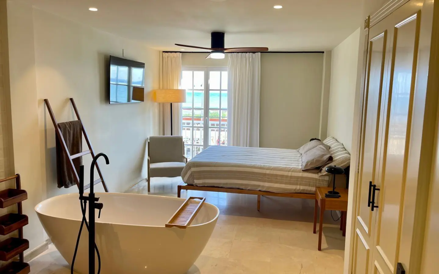 4-bedroom Flat In Santa Pola, Spain (170 M²)