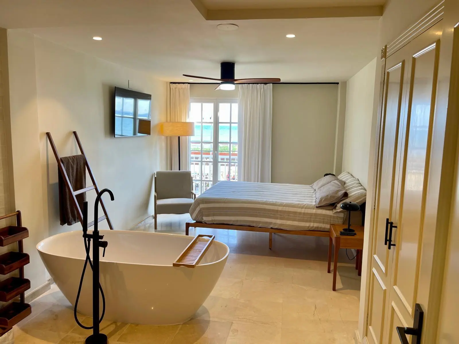 4-bedroom Flat In Santa Pola, Spain (170 M²)
