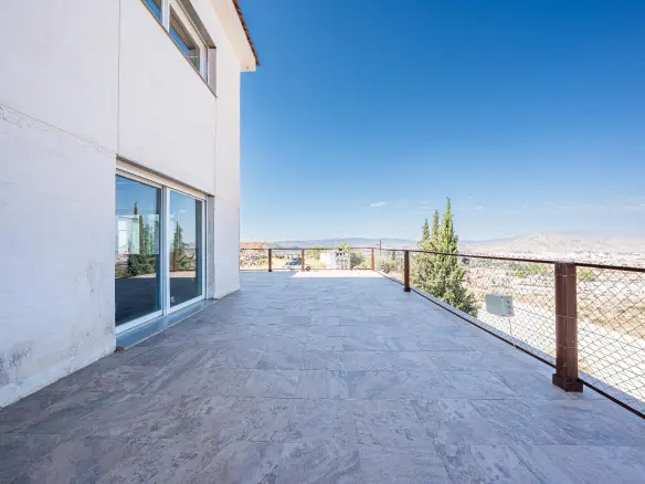5-bedroom House In Petrer, Spain (516 M²)