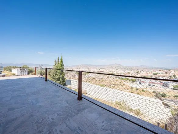 5-bedroom House In Petrer, Spain (516 M²)