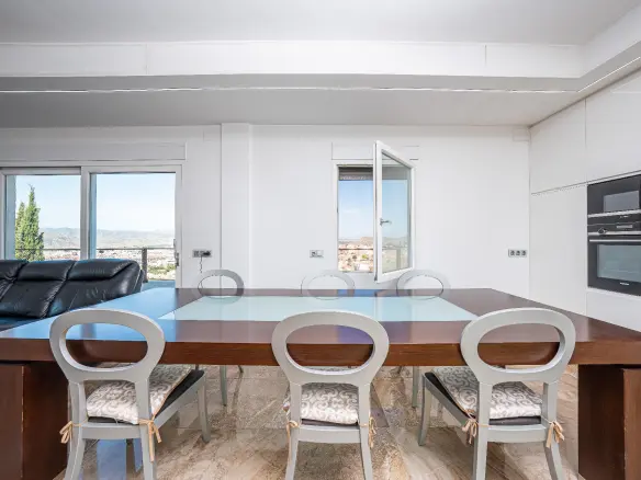 5-bedroom House In Petrer, Spain (516 M²)