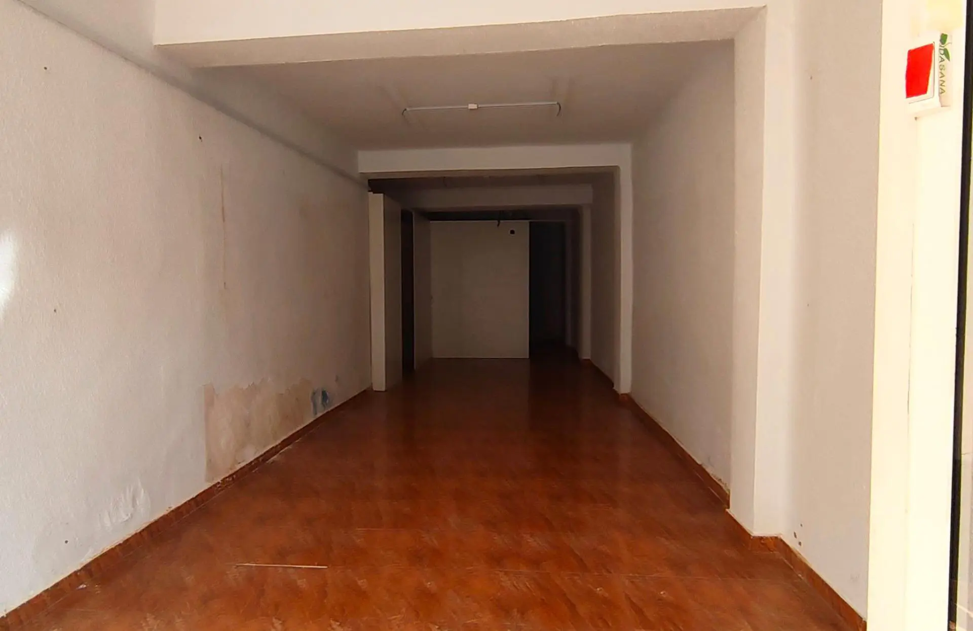 Commercial Unit Of 90 M² In Elche, Spain
