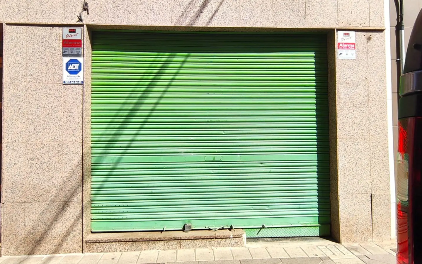 Commercial Unit Of 90 M² In Elche, Spain
