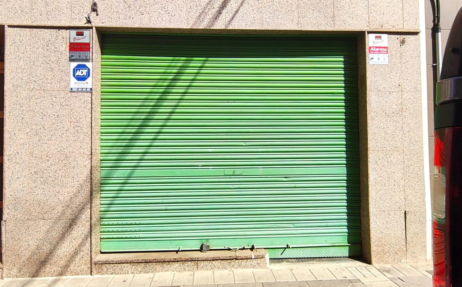 Commercial Unit Of 90 M² In Elche, Spain
