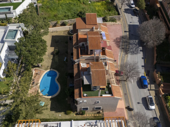 Chalet Of 100 M² With A Garden In Artola Alta-cabopino-elviria, Marbella, Málaga