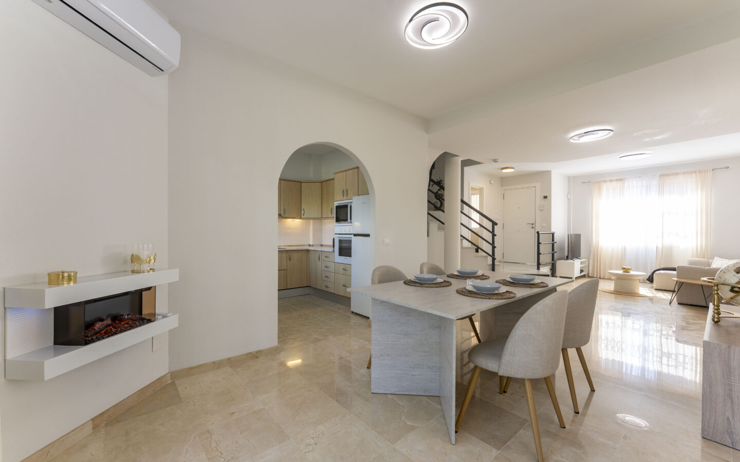Chalet Of 100 M² With A Garden In Artola Alta-cabopino-elviria, Marbella, Málaga