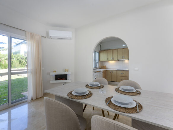 Chalet Of 100 M² With A Garden In Artola Alta-cabopino-elviria, Marbella, Málaga