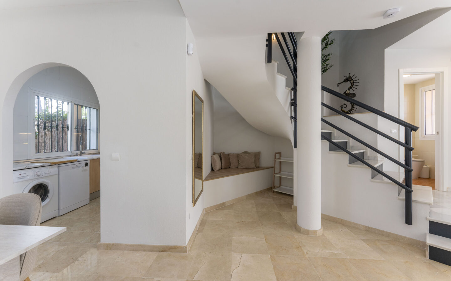 Chalet Of 100 M² With A Garden In Artola Alta-cabopino-elviria, Marbella, Málaga