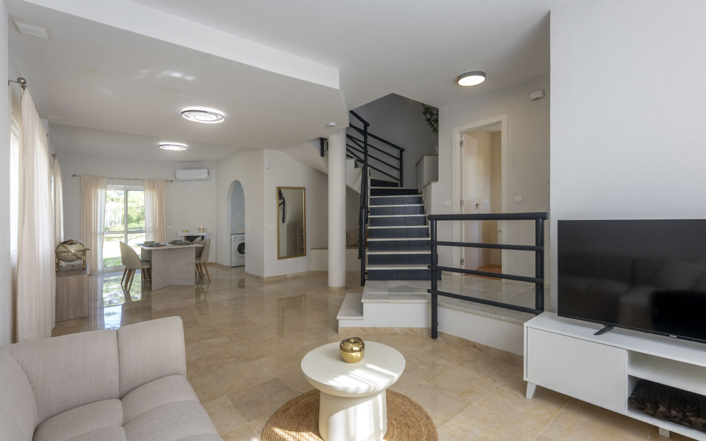 Chalet Of 100 M² With A Garden In Artola Alta-cabopino-elviria, Marbella, Málaga