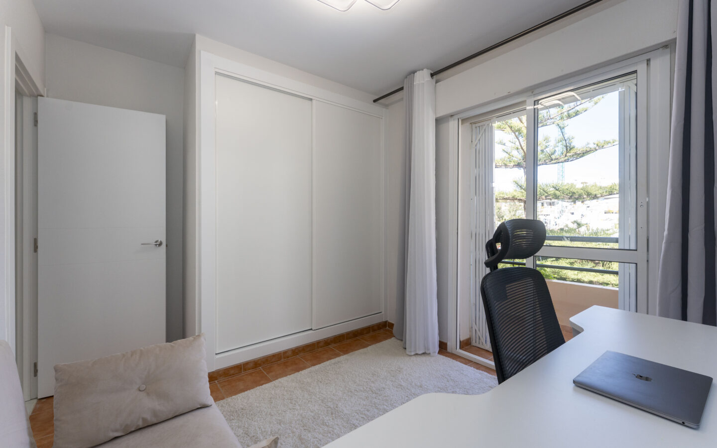 Chalet Of 100 M² With A Garden In Artola Alta-cabopino-elviria, Marbella, Málaga