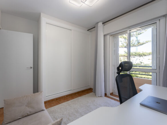Chalet Of 100 M² With A Garden In Artola Alta-cabopino-elviria, Marbella, Málaga
