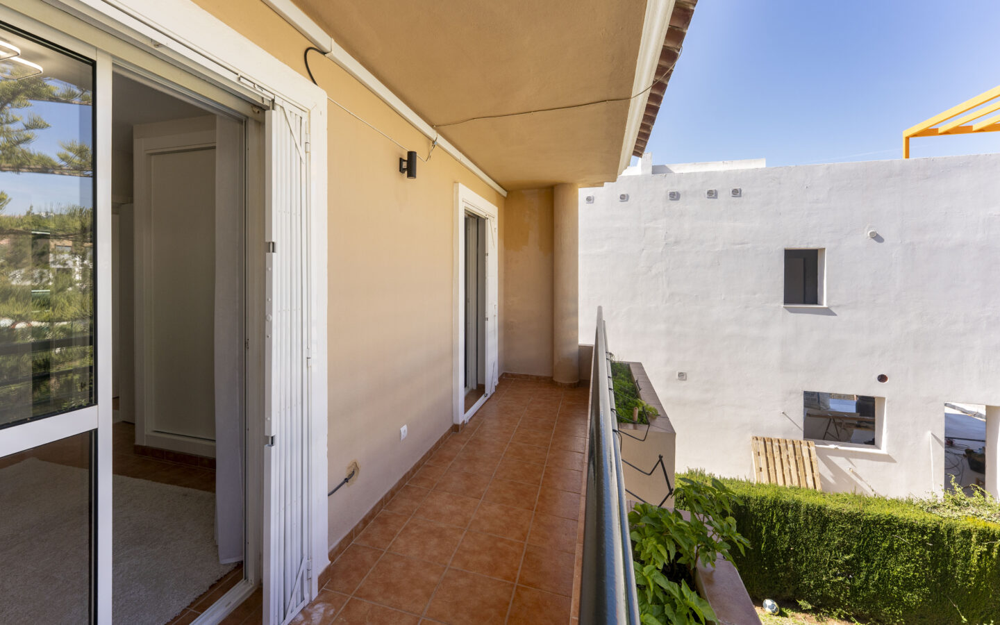 Chalet Of 100 M² With A Garden In Artola Alta-cabopino-elviria, Marbella, Málaga