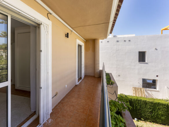 Chalet Of 100 M² With A Garden In Artola Alta-cabopino-elviria, Marbella, Málaga