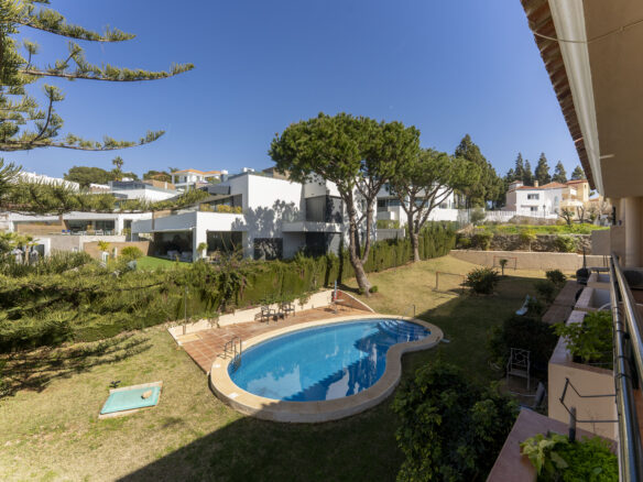Chalet Of 100 M² With A Garden In Artola Alta-cabopino-elviria, Marbella, Málaga