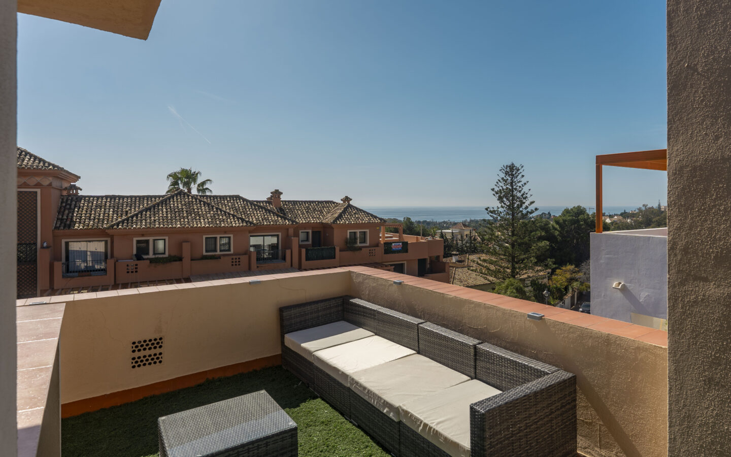 Chalet Of 100 M² With A Garden In Artola Alta-cabopino-elviria, Marbella, Málaga