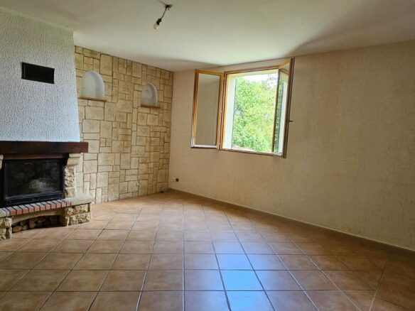 House Of 1250 M² With No Overlooking Neighbors In Dordogne