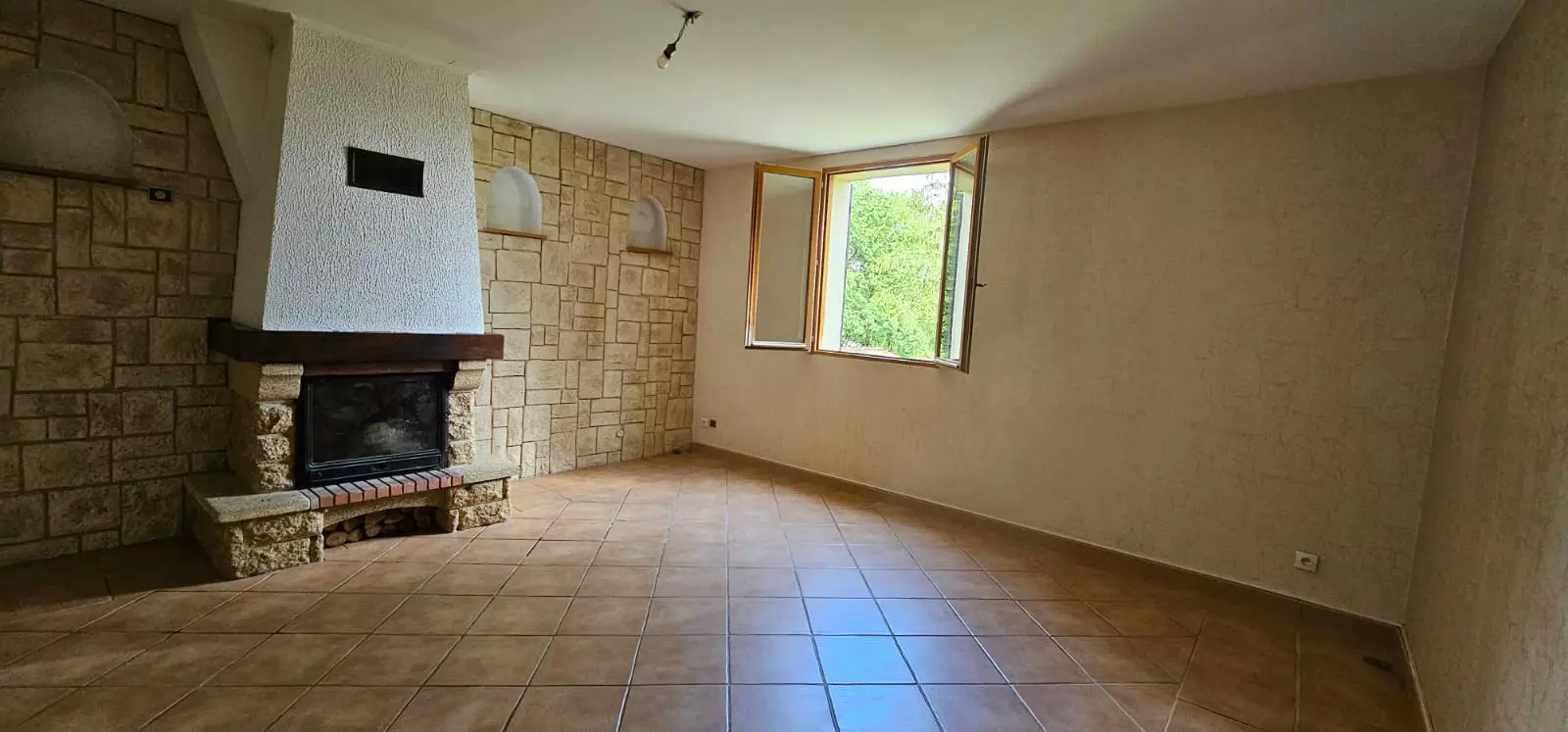 House Of 1250 M² With No Overlooking Neighbors In Dordogne
