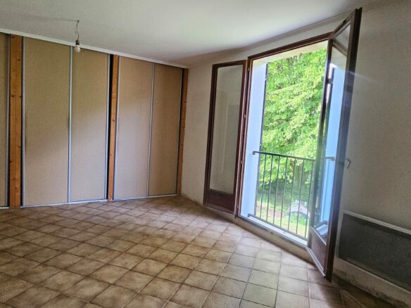 House Of 1250 M² With No Overlooking Neighbors In Dordogne