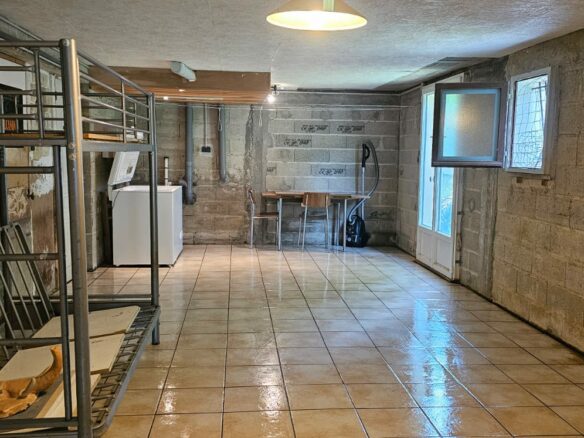 House Of 1250 M² With No Overlooking Neighbors In Dordogne