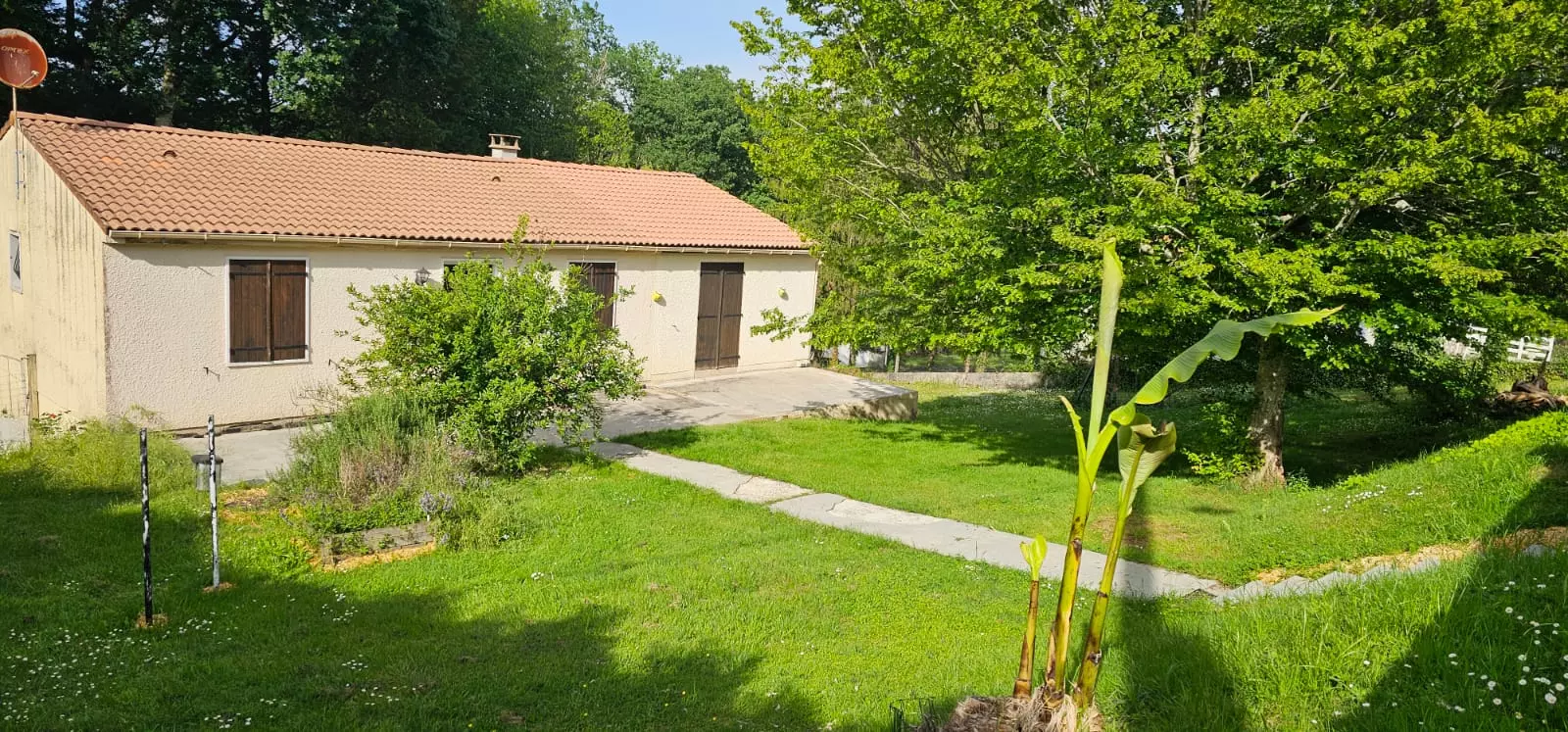 House Of 1250 M² With No Overlooking Neighbors In Dordogne