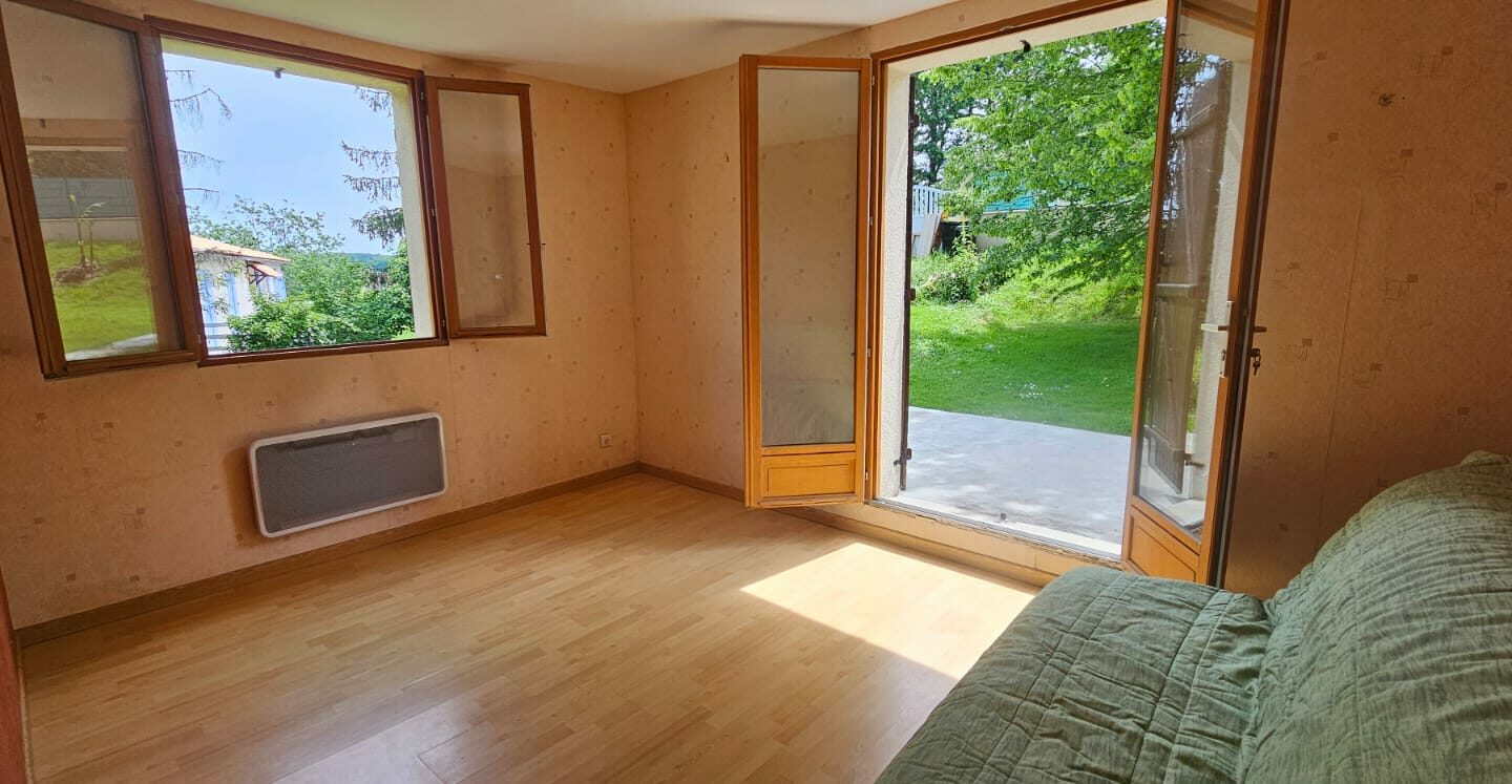 House Of 1250 M² With No Overlooking Neighbors In Dordogne