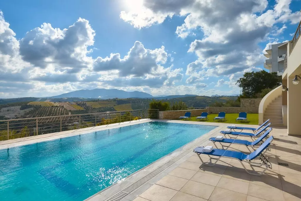 Villa Of 380 M² In Crete