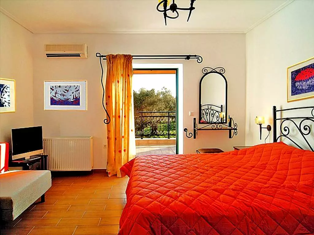 For Sale Hotel 450 M² In Zante