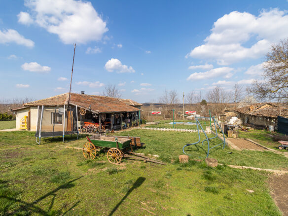 House Of 147 M² With Garden In Village Loznica, Dobrich