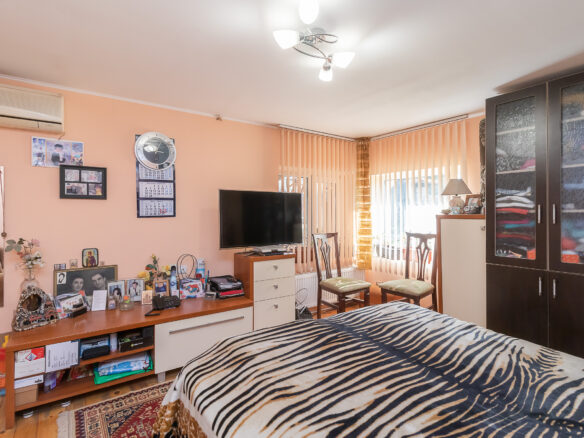 House Of 147 M² With Garden In Village Loznica, Dobrich
