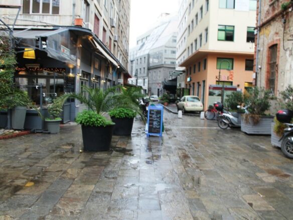 Building In Center Of Thessaloniki, Greece (1.200 M²)