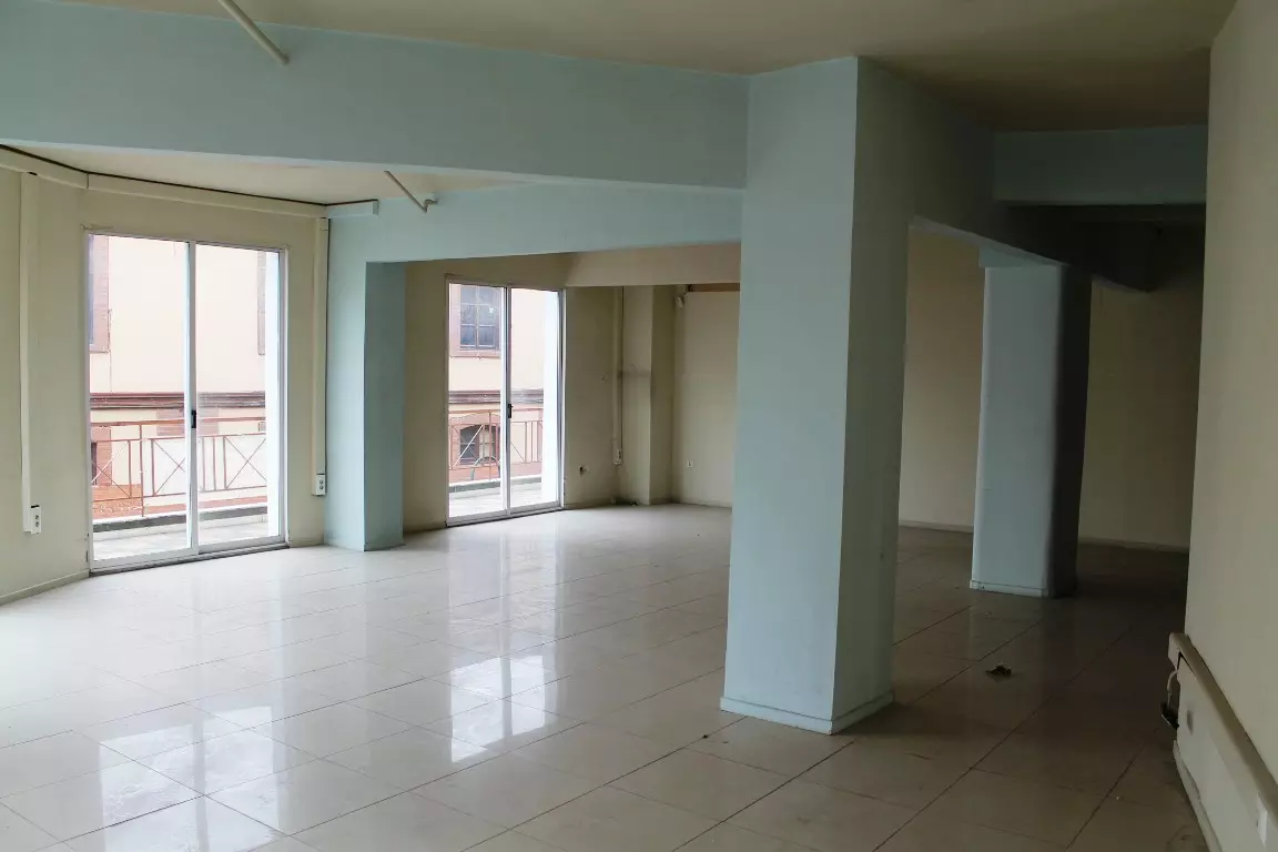 Building In Center Of Thessaloniki, Greece (1.200 M²)