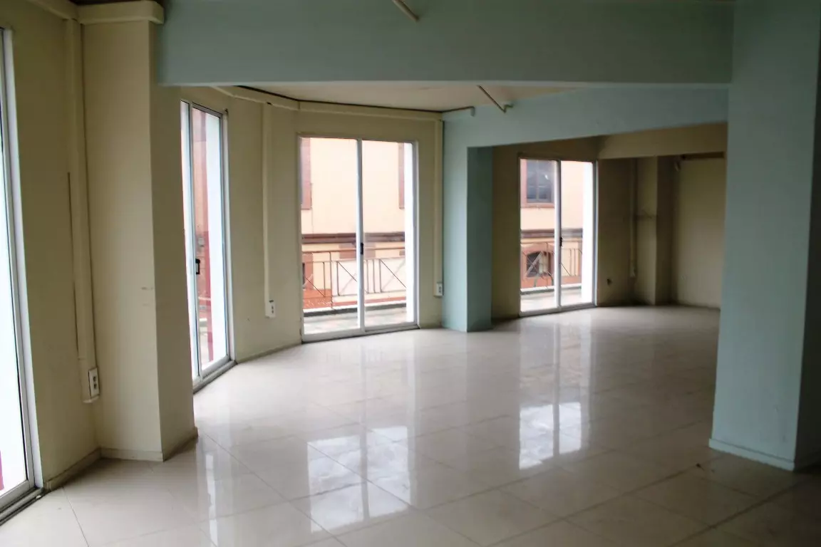 Building In Center Of Thessaloniki, Greece (1.200 M²)