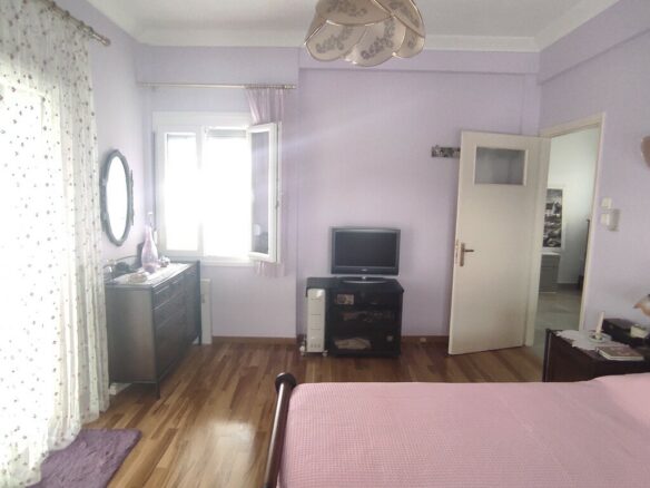 1-bedroom Flat In Alimos, Greece (80 M²)