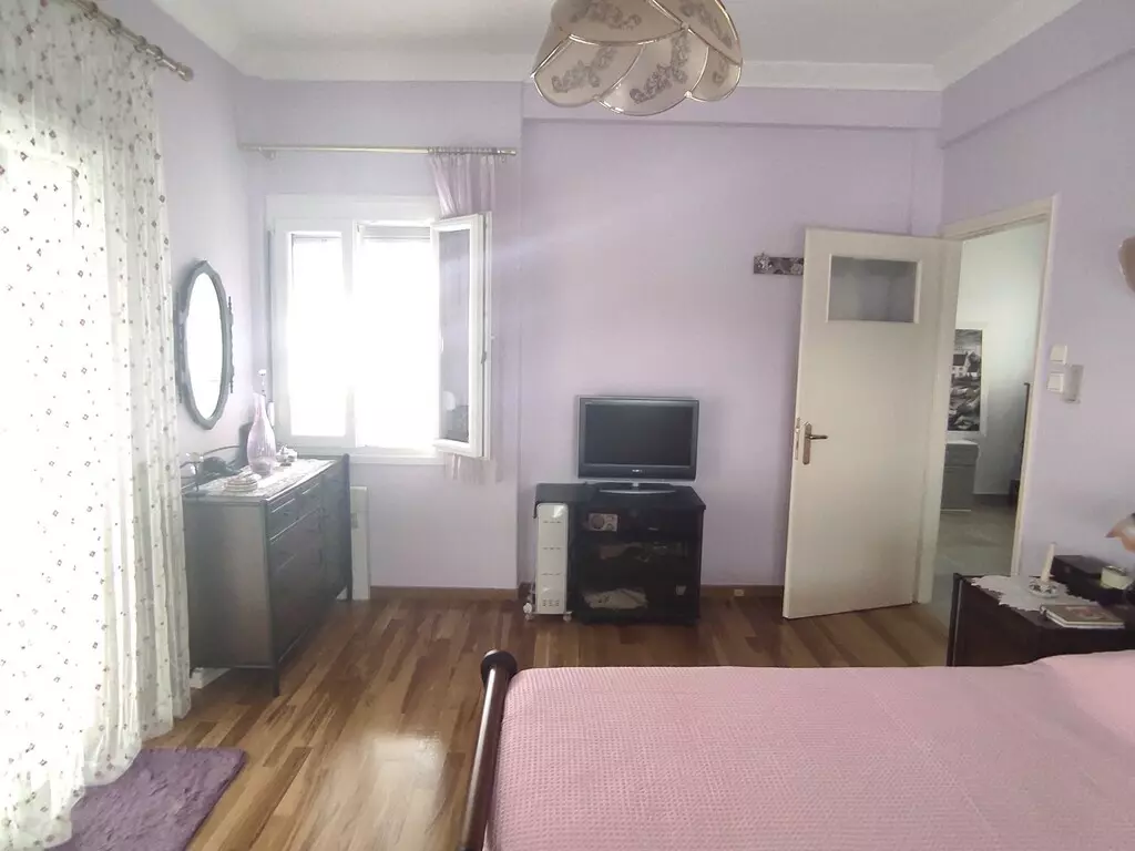 1-bedroom Flat In Alimos, Greece (80 M²)