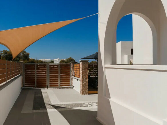 4-bedroom Villa In Santorini, Greece (150 M²)
