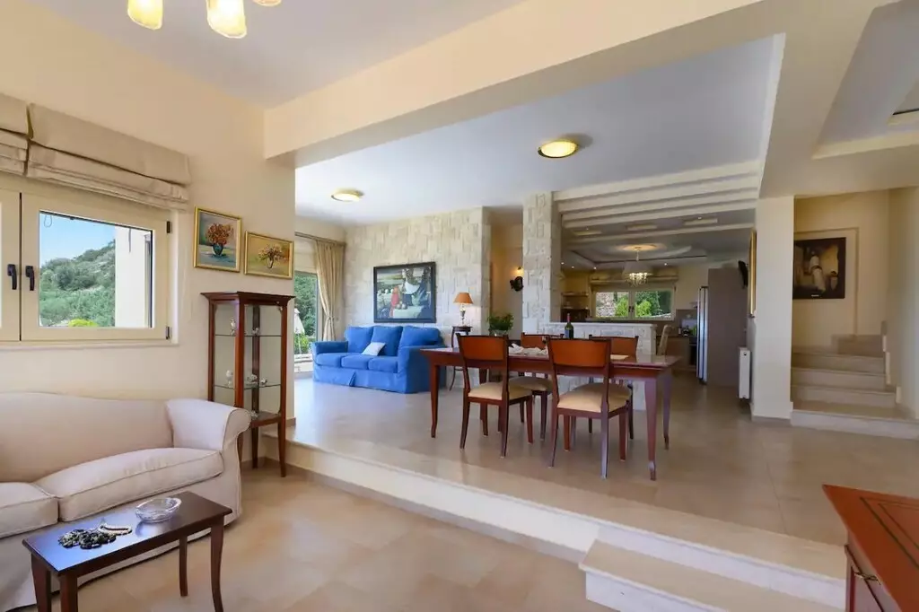 For Sale Villa 340 M² In Crete
