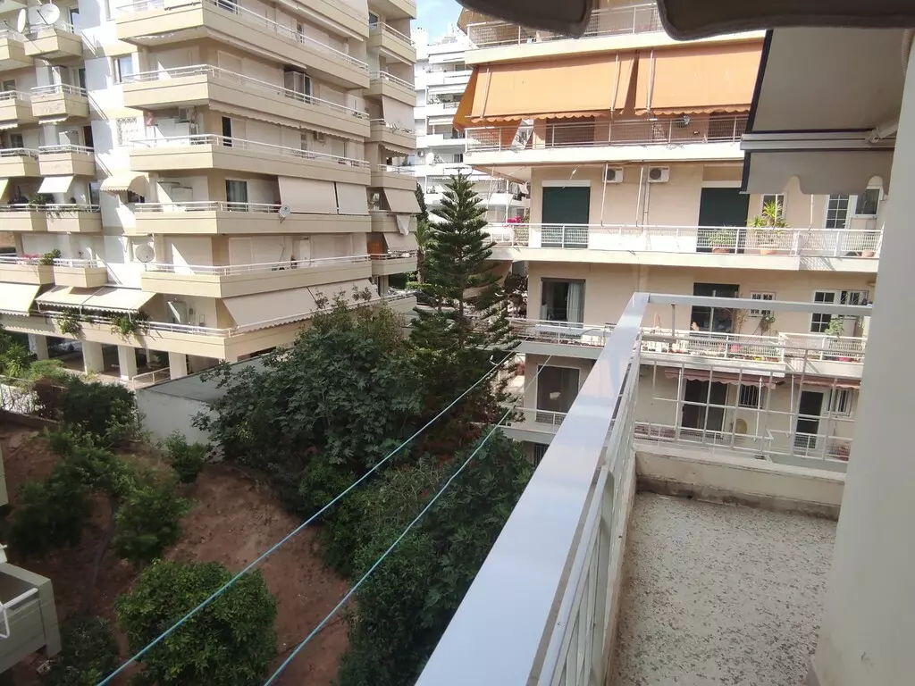 1-bedroom Flat In Alimos, Greece (80 M²)