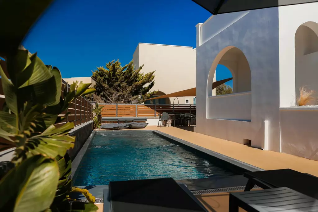 4-bedroom Villa In Santorini, Greece (150 M²)