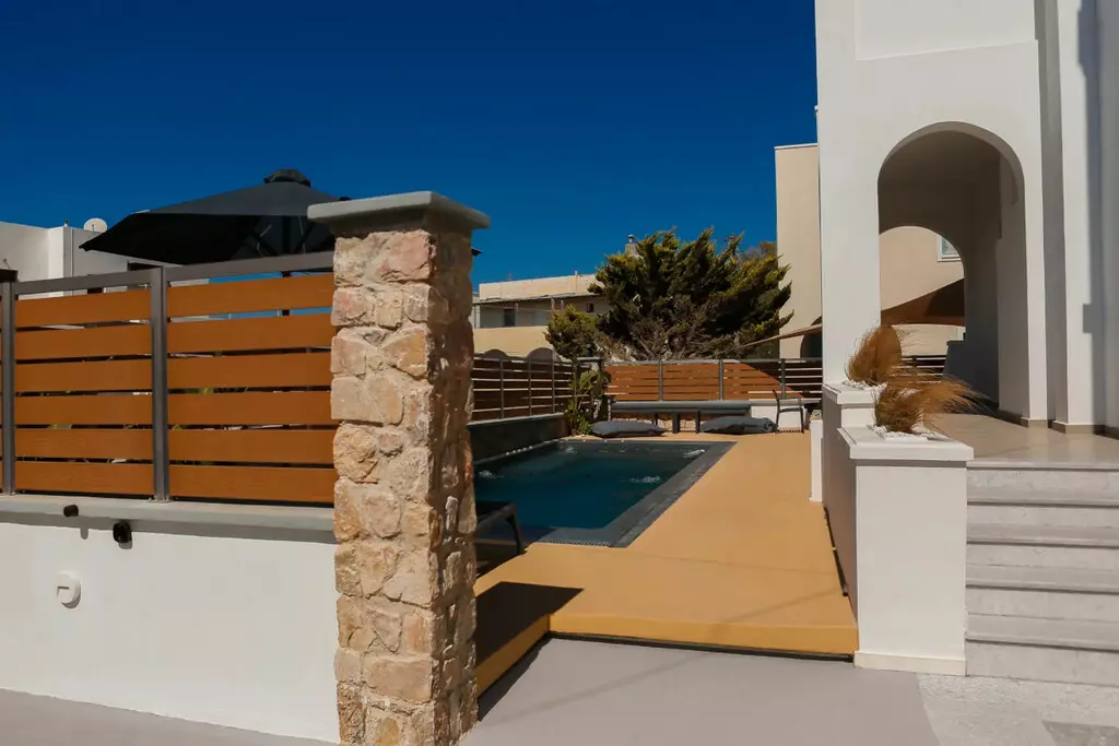 4-bedroom Villa In Santorini, Greece (150 M²)