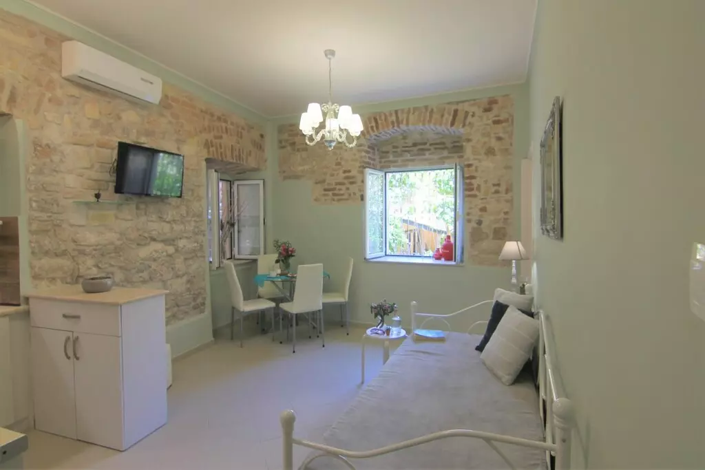 2-bedroom Flat In Corfu, Greece (59 M²)