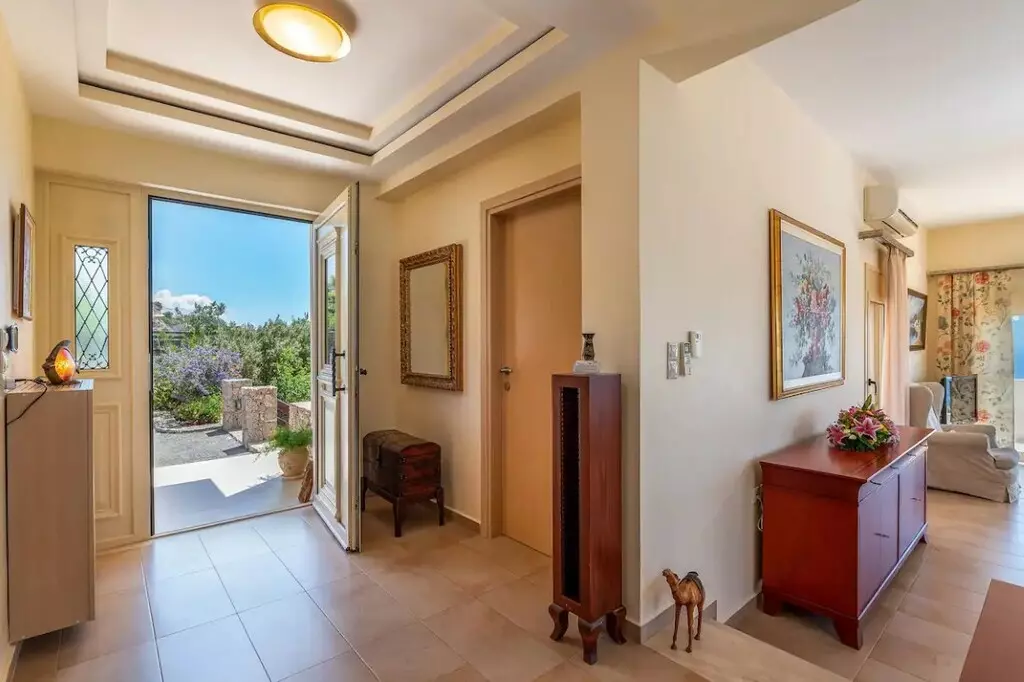 For Sale Villa 340 M² In Crete