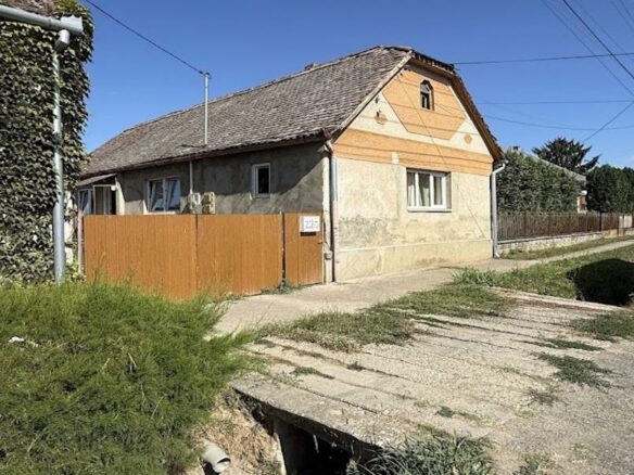 House In Vásárosdombó, Baranya
