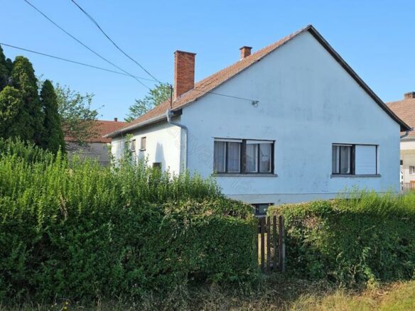 House In Bonyhád, Tolna