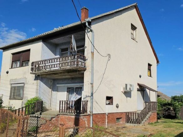 House In Döbrököz, Tolna