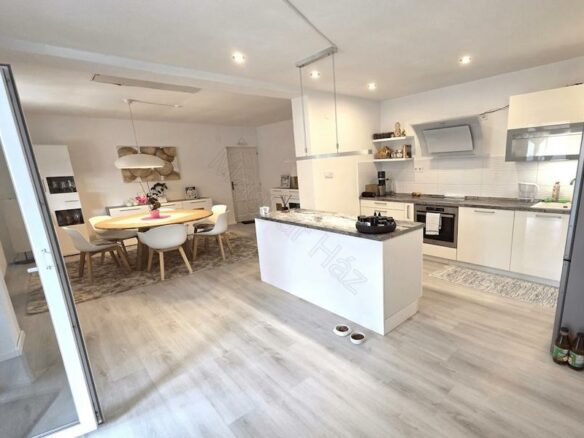 House Of 100 M² With 0 Features In Iharos, Somogy